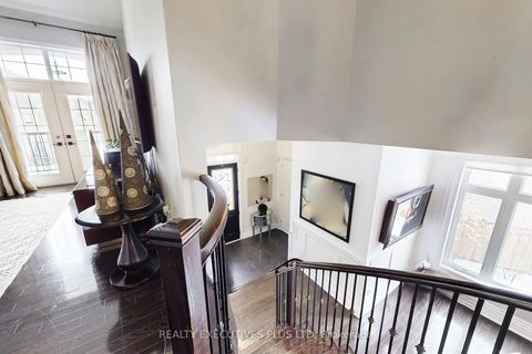 Photo 16 at 10 Sim Hill Crescent, King City, King