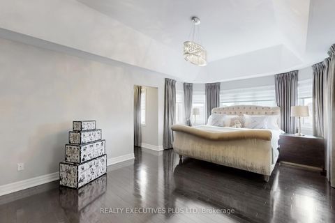 Photo 21 at 10 Sim Hill Crescent, King City, King