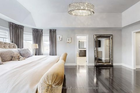 Photo 22 at 10 Sim Hill Crescent, King City, King