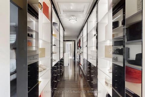 Photo 24 at 10 Sim Hill Crescent, King City, King