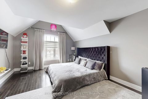 Photo 27 at 10 Sim Hill Crescent, King City, King