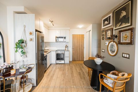 Photo 7 at 614 - 3100 Keele Street, CFB, Toronto