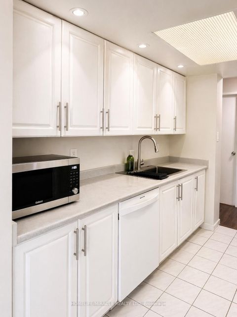 Photo 6 at 214 - 1 Rowntree Road, Jamestown, Toronto