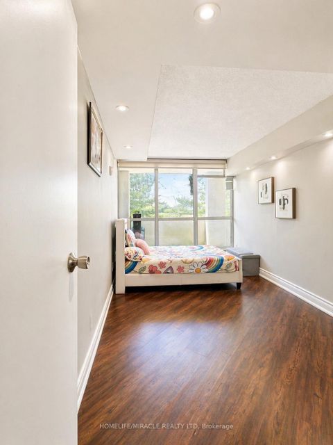 Photo 10 at 214 - 1 Rowntree Road, Jamestown, Toronto