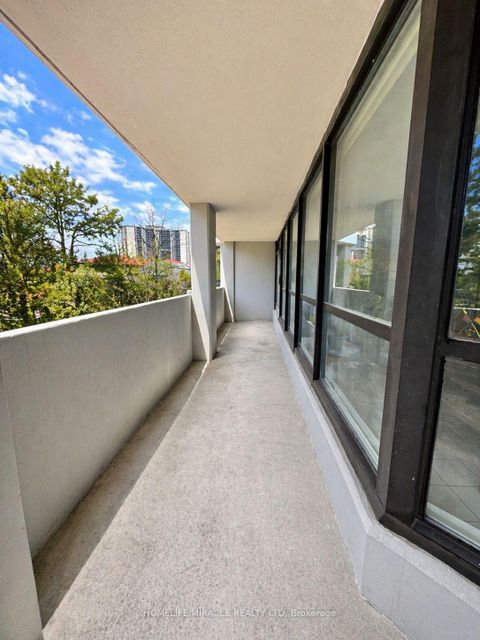 Photo 12 at 214 - 1 Rowntree Road, Jamestown, Toronto