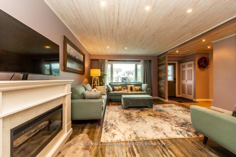 Photo 2 at 1499 Fenelon Crescent, Lakeview, Oshawa