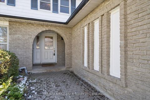 Photo 4 at 54 Rosalynne Avenue, Bowmanville, Clarington
