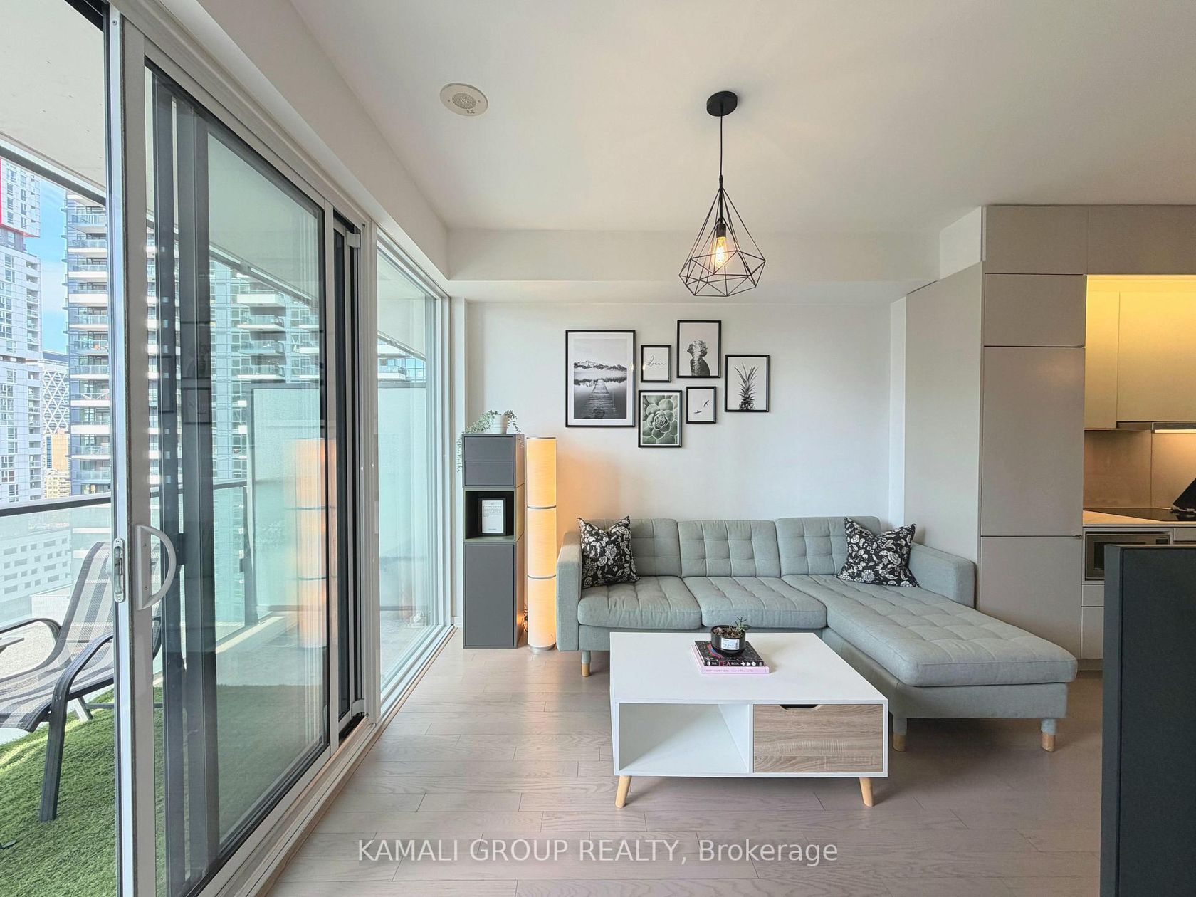 1712 - 101 Peter Street, Waterfront Communities C1, Toronto photo number 2