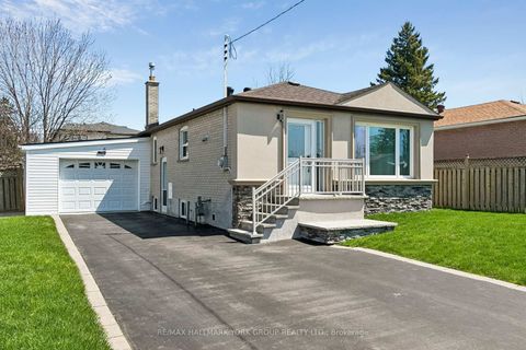 Photo 1 at 5 Larmere Court, Birchmount, Toronto