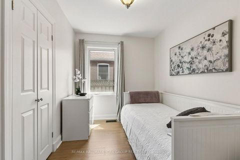 Photo 15 at 5 Larmere Court, Birchmount, Toronto