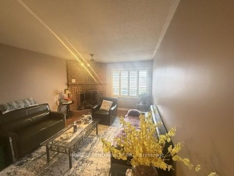 Photo 6 at 61 Redondo Drive, Beverley Glen, Vaughan