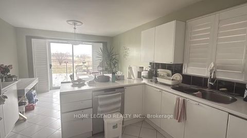 Photo 7 at 61 Redondo Drive, Beverley Glen, Vaughan