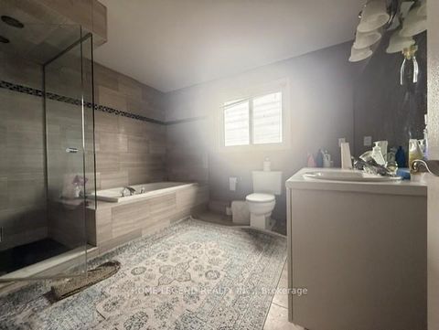 Photo 9 at 61 Redondo Drive, Beverley Glen, Vaughan