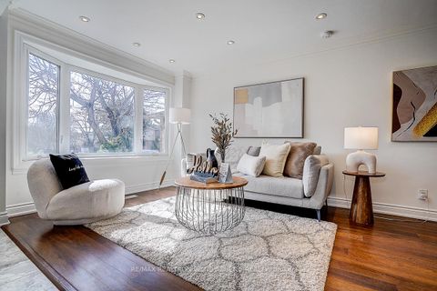 Photo 3 at 3 Park Lane Circle, South Richvale, Richmond Hill