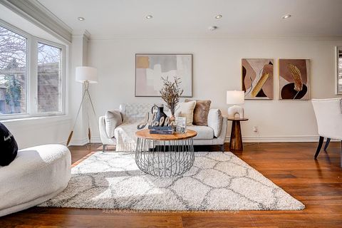 Photo 4 at 3 Park Lane Circle, South Richvale, Richmond Hill