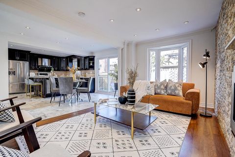 Photo 9 at 3 Park Lane Circle, South Richvale, Richmond Hill