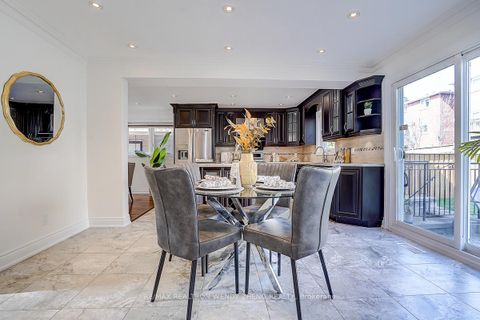 Photo 11 at 3 Park Lane Circle, South Richvale, Richmond Hill