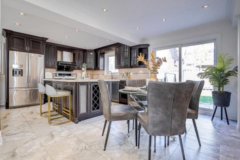 Photo 12 at 3 Park Lane Circle, South Richvale, Richmond Hill