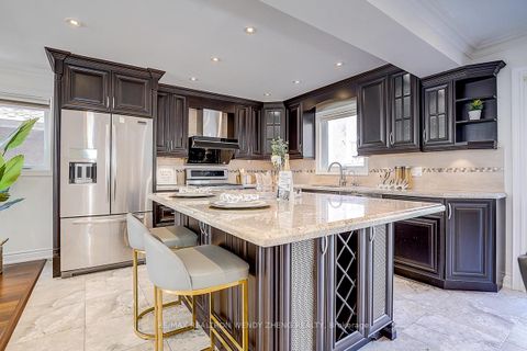 Photo 13 at 3 Park Lane Circle, South Richvale, Richmond Hill