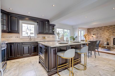 Photo 15 at 3 Park Lane Circle, South Richvale, Richmond Hill