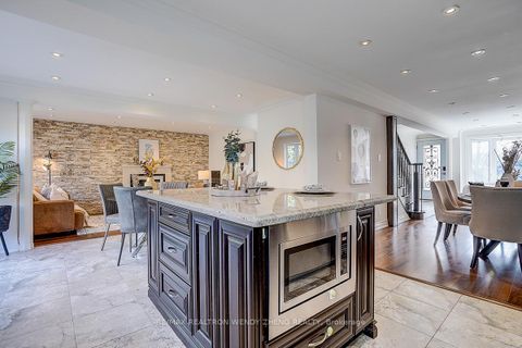 Photo 16 at 3 Park Lane Circle, South Richvale, Richmond Hill