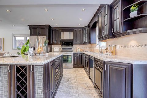 Photo 17 at 3 Park Lane Circle, South Richvale, Richmond Hill