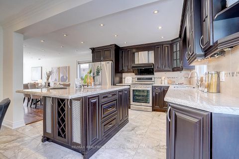 Photo 18 at 3 Park Lane Circle, South Richvale, Richmond Hill