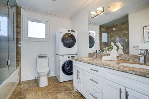 Photo 34 at 3 Park Lane Circle, South Richvale, Richmond Hill