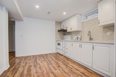 Photo 37 at 3 Park Lane Circle, South Richvale, Richmond Hill