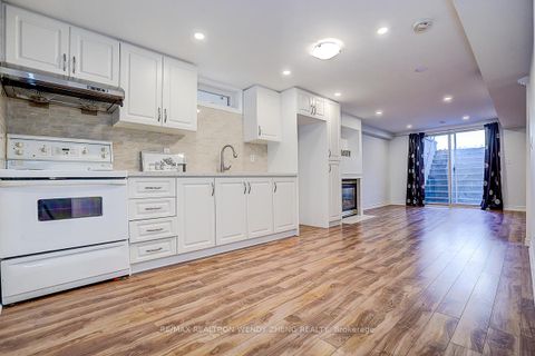 Photo 38 at 3 Park Lane Circle, South Richvale, Richmond Hill