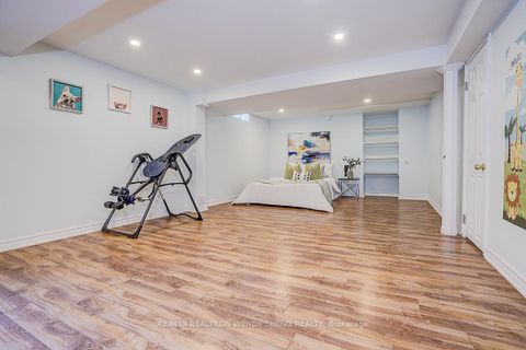 Photo 40 at 3 Park Lane Circle, South Richvale, Richmond Hill