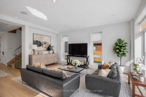 Photo 3 at 240 Maxwell Street, Bathurst Manor, Toronto