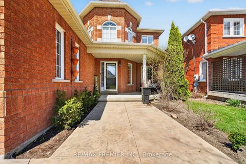 Photo 2 at 38 Helmsdale Avenue, Maple, Vaughan