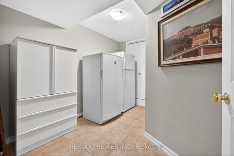 Photo 43 at 38 Helmsdale Avenue, Maple, Vaughan