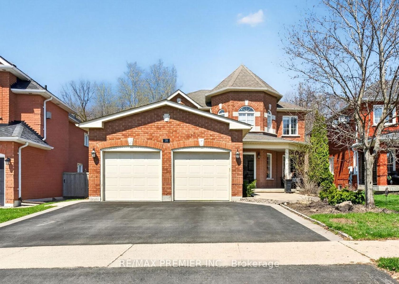 38 Helmsdale Avenue, Maple, Vaughan photo number 2