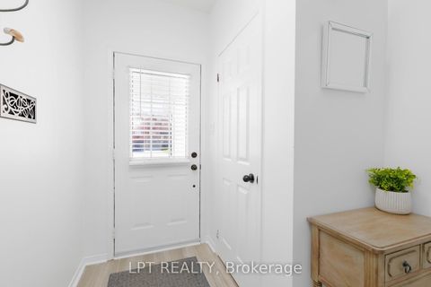 Photo 6 at 25 Hattie Court, Historic Lakeshore Communities, Georgina