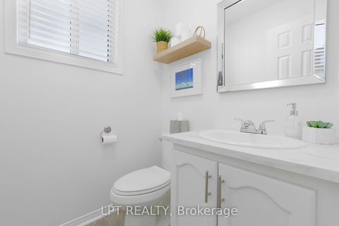 Photo 15 at 25 Hattie Court, Historic Lakeshore Communities, Georgina