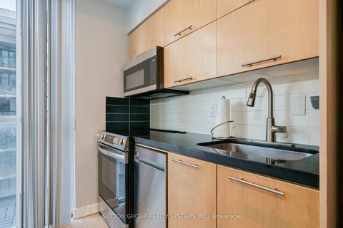 Photo 10 at 1307 - 126 Simcoe Street, Waterfront Communities C1, Toronto