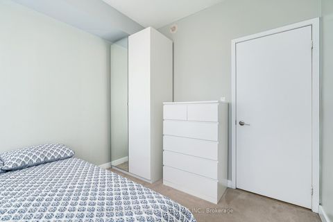 Photo 16 at 1307 - 126 Simcoe Street, Waterfront Communities C1, Toronto