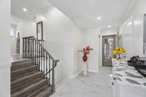 Photo 4 at 11 Charlotte Court, Letitia Heights, Barrie