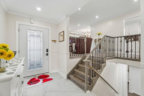 Photo 5 at 11 Charlotte Court, Letitia Heights, Barrie