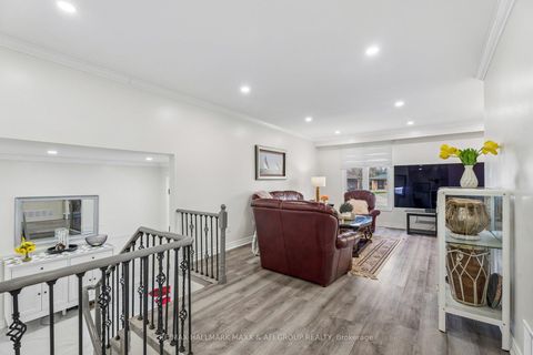 Photo 9 at 11 Charlotte Court, Letitia Heights, Barrie