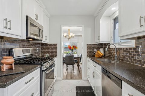 Photo 14 at 11 Charlotte Court, Letitia Heights, Barrie