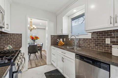 Photo 16 at 11 Charlotte Court, Letitia Heights, Barrie