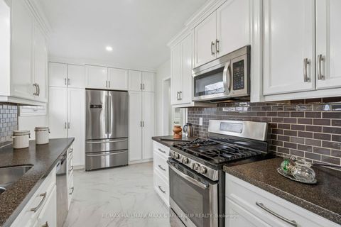 Photo 17 at 11 Charlotte Court, Letitia Heights, Barrie