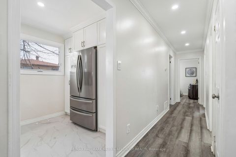 Photo 18 at 11 Charlotte Court, Letitia Heights, Barrie