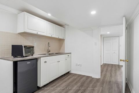 Photo 39 at 11 Charlotte Court, Letitia Heights, Barrie