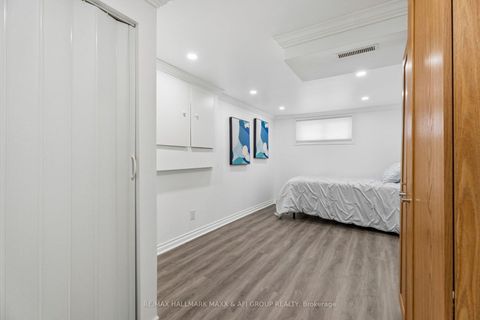 Photo 40 at 11 Charlotte Court, Letitia Heights, Barrie