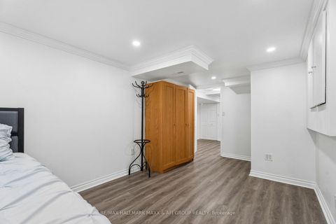 Photo 41 at 11 Charlotte Court, Letitia Heights, Barrie