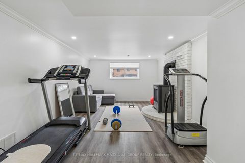 Photo 42 at 11 Charlotte Court, Letitia Heights, Barrie